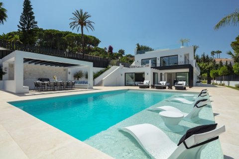 5 bedrooms Villa in Marbella, Spain No. 27435 6