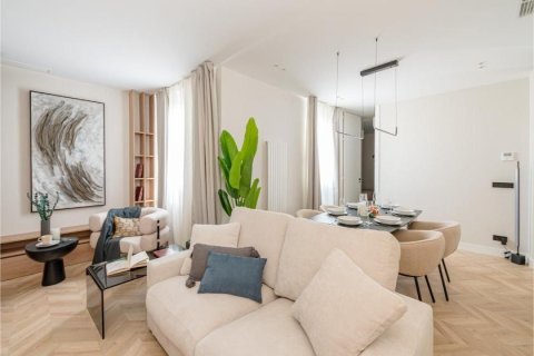 2 bedrooms Apartment in Madrid, Spain No. 27477 2