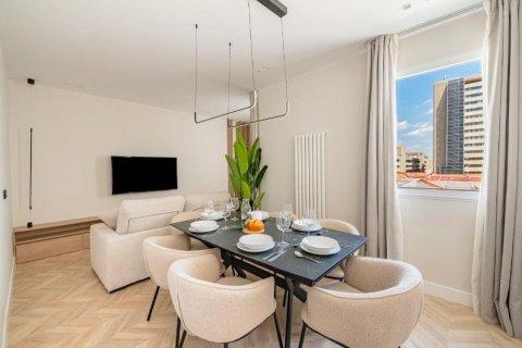 2 bedrooms Apartment in Madrid, Spain No. 27477 7