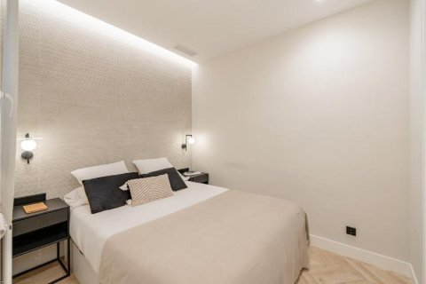 2 bedrooms Apartment in Madrid, Spain No. 27477 22