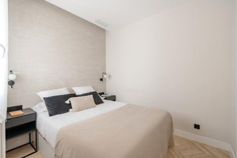 2 bedrooms Apartment in Madrid, Spain No. 27477 17