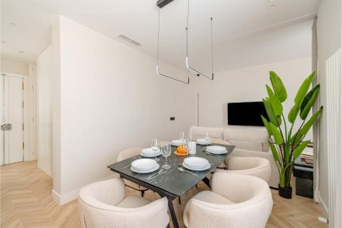 2 bedrooms Apartment in Madrid, Spain No. 27477 8