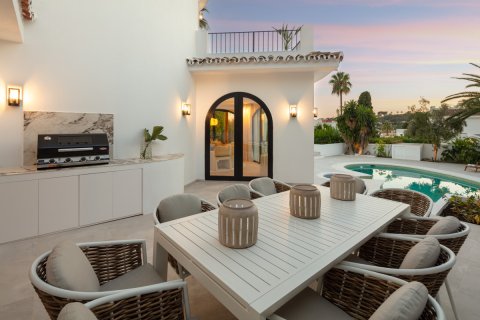 5 bedrooms Villa in Nueva Andalucia, Spain No. 27431 8