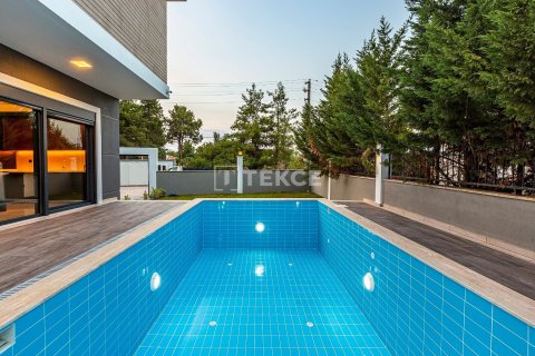 5+1 Villa in Dosemealti, Turkey No. 16164 27