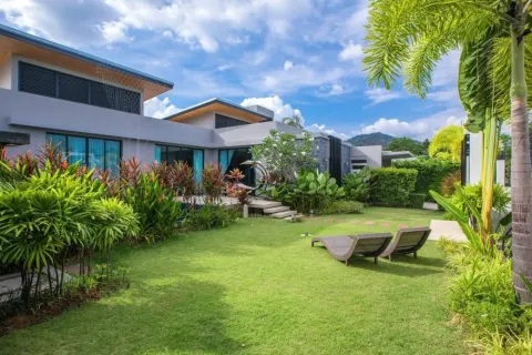 3 bedrooms Villa in Phuket, Thailand No. 2766 1