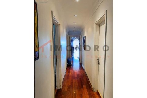 4+1 Apartment en Besiktas, Turkey No. 17096 12