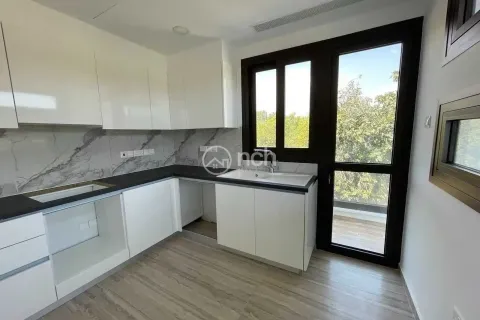 2 bedrooms Apartment in Limassol, Cyprus No. 40372 9