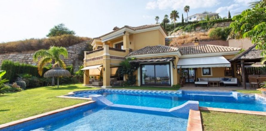 4 bedrooms House in Benahavis, Spain No. 25478