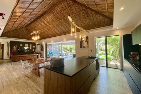 6 bedrooms Villa in Grand Baie, Mauritius No. 60800 10