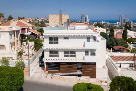 2 dormitorios Apartment en Germasogeia, Cyprus No. 65707 2