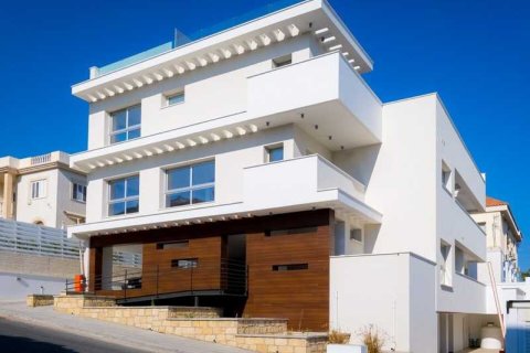 2 dormitorios Apartment en Germasogeia, Cyprus No. 65707 3