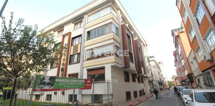 6+1 Apartment in Istanbul, Turkey No. 17525