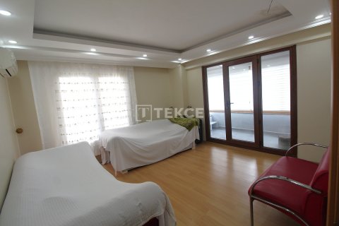 6+1 Apartment in Istanbul, Turkey No. 17525 9