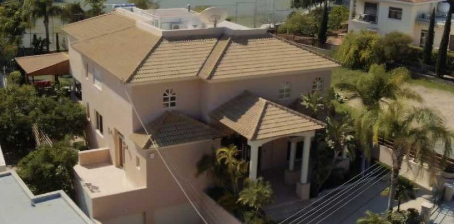 5 bedrooms Villa in Germasogeia, Cyprus No. 66520