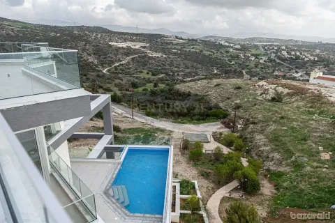 5 bedrooms Villa in Agios Tychonas, Cyprus No. 31724 2