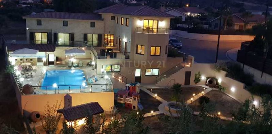 6 bedrooms Villa in Parekklisia, Cyprus No. 31725