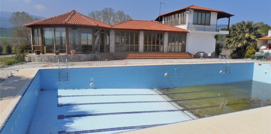 4600m² Commercial property en Pieria, Greece No. 48947