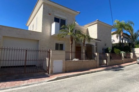 3 dormitorios Villa en Agios Tychonas, Cyprus No. 75070 1