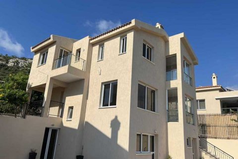 5 bedrooms Villa in Pegeia, Cyprus No. 39531 4