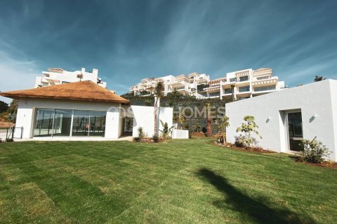 2 chambres Appartement à Benahavis, Spain No. 26642 2