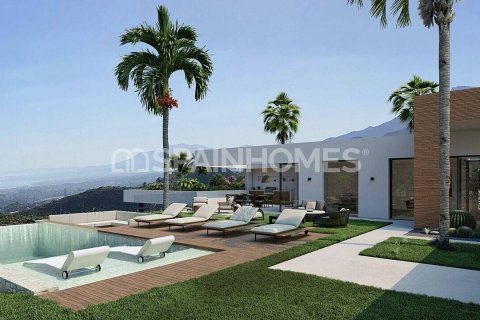 4 bedrooms Villa in Marbella, Spain No. 25687 1