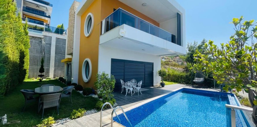 4+1 Villa en Alanya, Turkey No. 15818