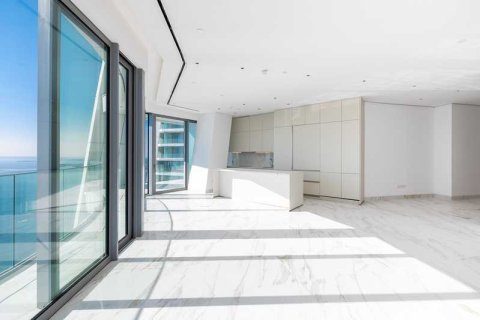 3 bedrooms Apartment in Limassol, Cyprus No. 77396 2