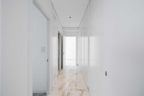 3 bedrooms Apartment in Limassol, Cyprus No. 77396 16