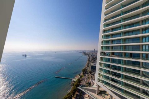 3 bedrooms Apartment in Limassol, Cyprus No. 77396 6