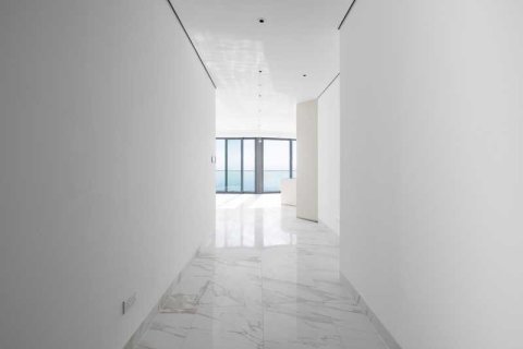 3 bedrooms Apartment in Limassol, Cyprus No. 77396 10