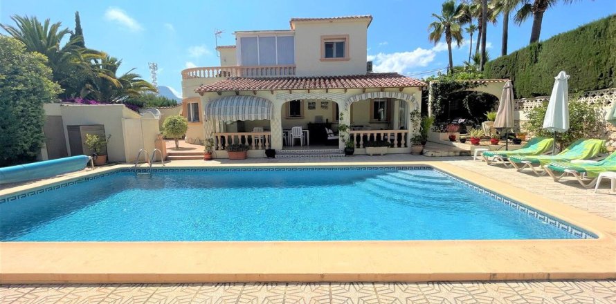 4 bedrooms Villa in Calpe, Spain No. 26637