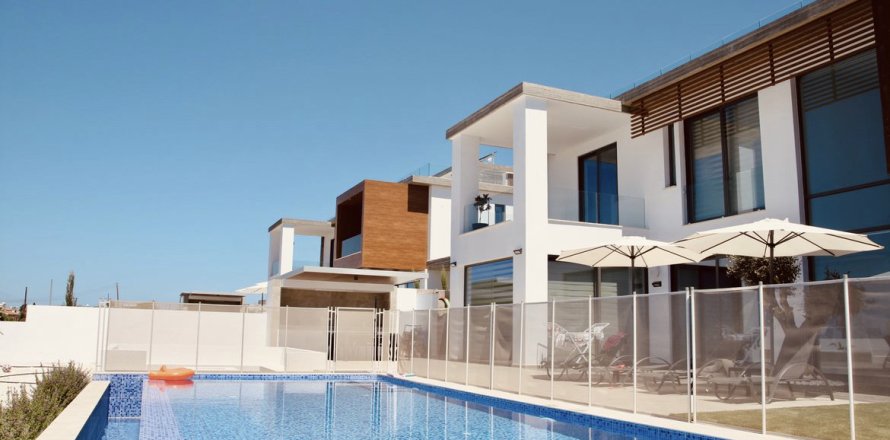 4 bedrooms Villa in Paphos, Cyprus No. 37734