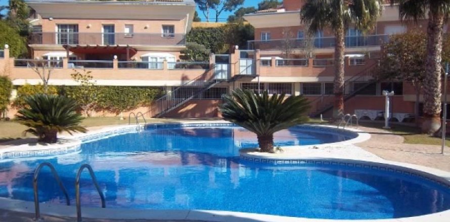 6 dormitorios House en Salou, Spain No. 25148