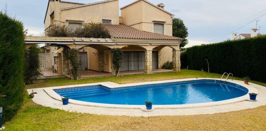 7 bedrooms House in Cambrils, Spain No. 25149