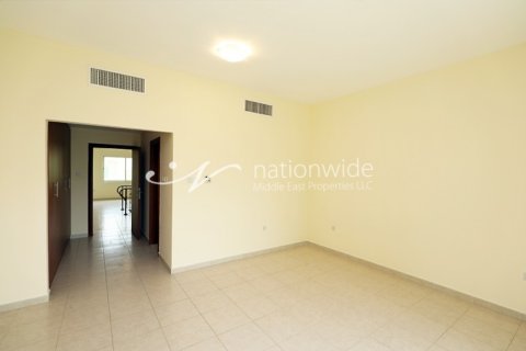 2 bedrooms Villa in Abu Dhabi Gate City, UAE No. 3597 7