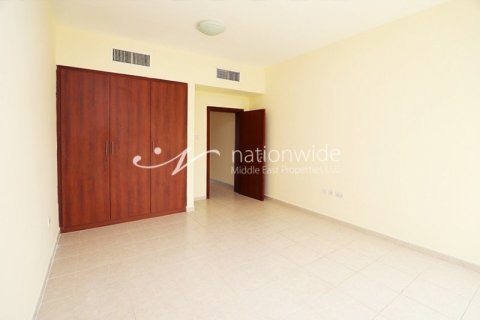 2 bedrooms Villa in Abu Dhabi Gate City, UAE No. 3597 6