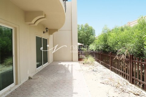 2 bedrooms Villa in Abu Dhabi Gate City, UAE No. 3597 2