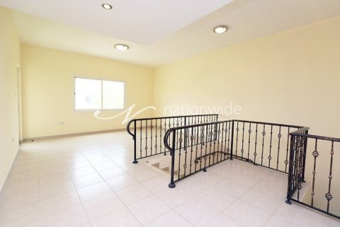 2 bedrooms Villa in Abu Dhabi Gate City, UAE No. 3597 9