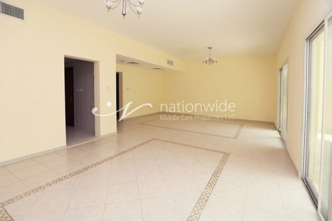 2 bedrooms Villa in Abu Dhabi Gate City, UAE No. 3597 1