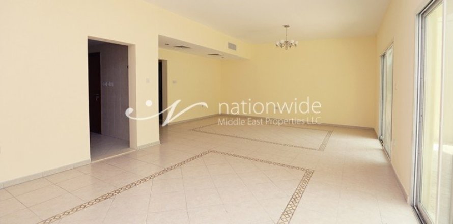 2 bedrooms Villa in Abu Dhabi Gate City, UAE No. 3597