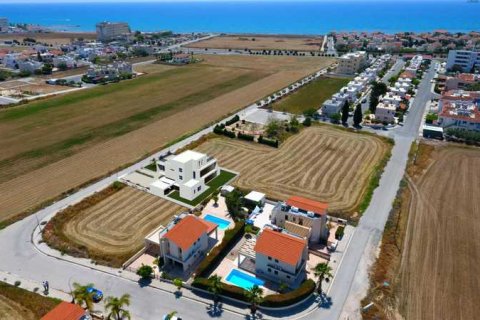 4 bedrooms House in Larnaca, Cyprus No. 76179 12