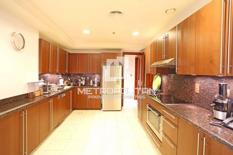 3 bedrooms Apartment in Palm Jumeirah, UAE No. 8085 8