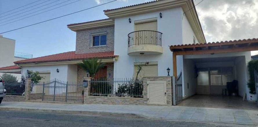 5 bedrooms House in Limassol, Cyprus No. 31668