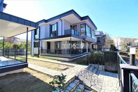 4+1 Villa in Cinarcik, Turkey No. 11787 27