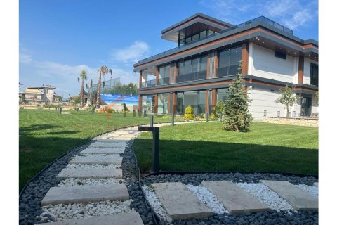 6+1 Villa à Bueyuekcekmece, Turkey No. 20225 2