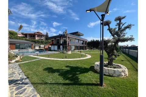 6+1 Villa à Bueyuekcekmece, Turkey No. 20225 1