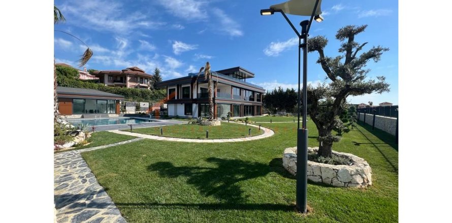 6+1 Villa à Bueyuekcekmece, Turkey No. 20225