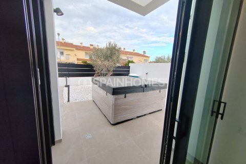 4 bedrooms Villa in Alicante, Spain No. 52858 27