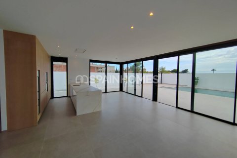 4 bedrooms Villa in Alicante, Spain No. 52858 17