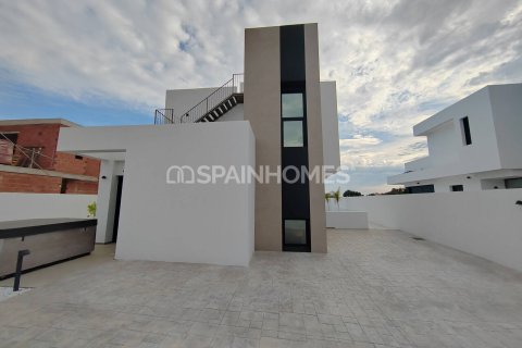 4 bedrooms Villa in Alicante, Spain No. 52858 5